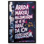 Duvar Yazisi Wandzitat Arada Makyaj Malzemelerini Ye